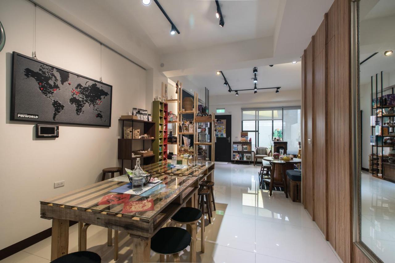 黑琵軼棧湖濱旅宿 K&B Happy Hostel Tainan Bagian luar foto